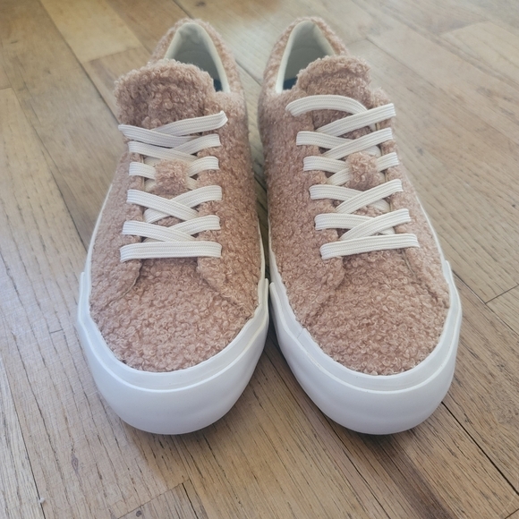 SeaVees, Gallery Faux Shearling Sneaker, (Blonde) Tan, Size 6 - Picture 8 of 13